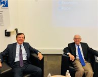 Former congressmen share political insight with DMU students